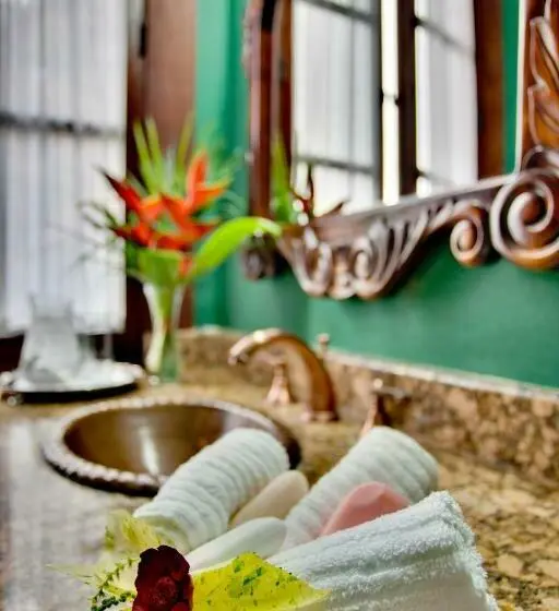 اتاق لوکس, Mahogany Hall Luxury Boutique Resort