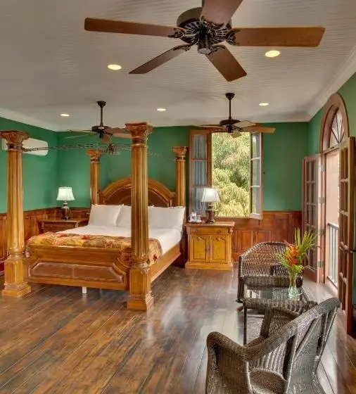 سوییت لوکس, Mahogany Hall Luxury Boutique Resort