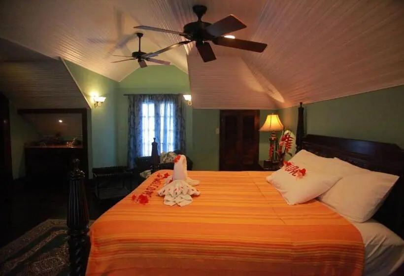 سوییت لوکس, Mahogany Hall Luxury Boutique Resort
