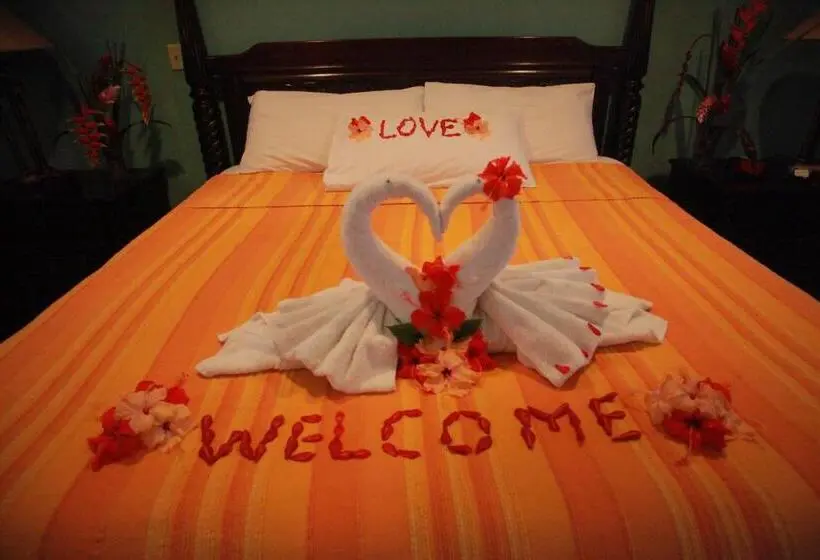سوییت لوکس, Mahogany Hall Luxury Boutique Resort