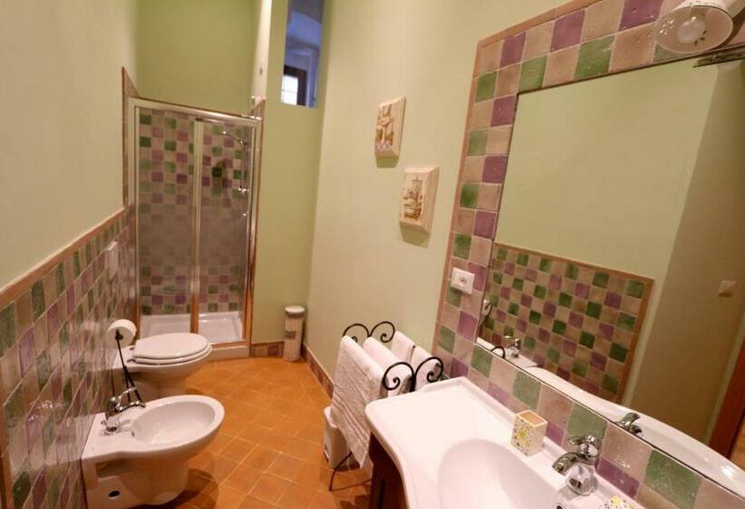 غرفة قياسية رباعية, La Casina Colorata