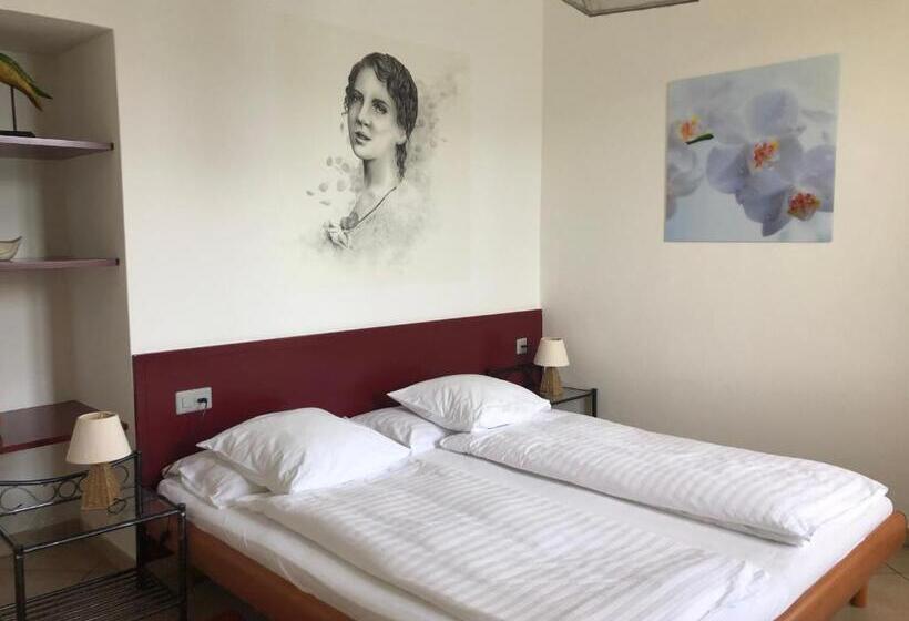 带阳台套房, Art Hotel Ristorante Posta Al Lago