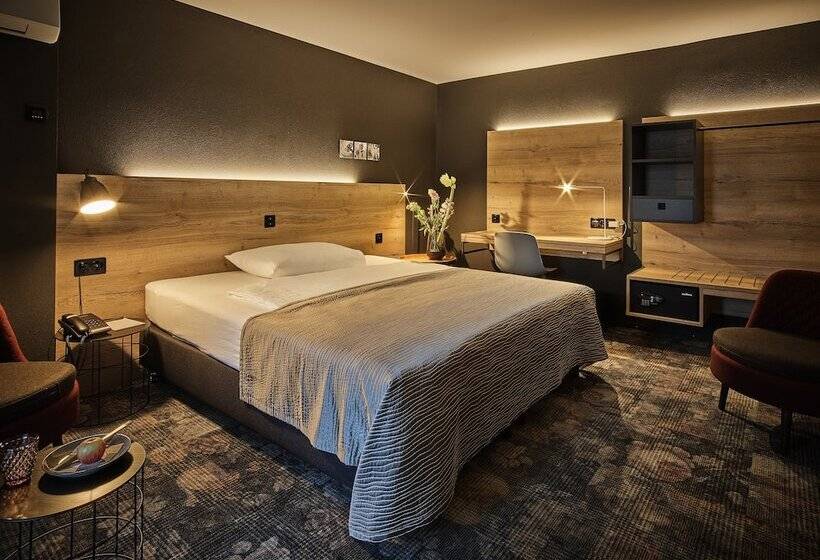 غرفة سوبيريور, Baxter