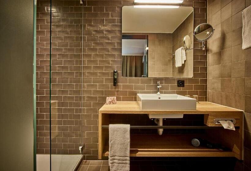 غرفة سوبيريور, Baxter