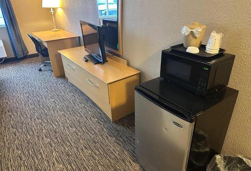 غرفة قياسية سرير كينج لذوى الإحتياجات الخاصة, Baymont By Wyndham Lawrenceburg