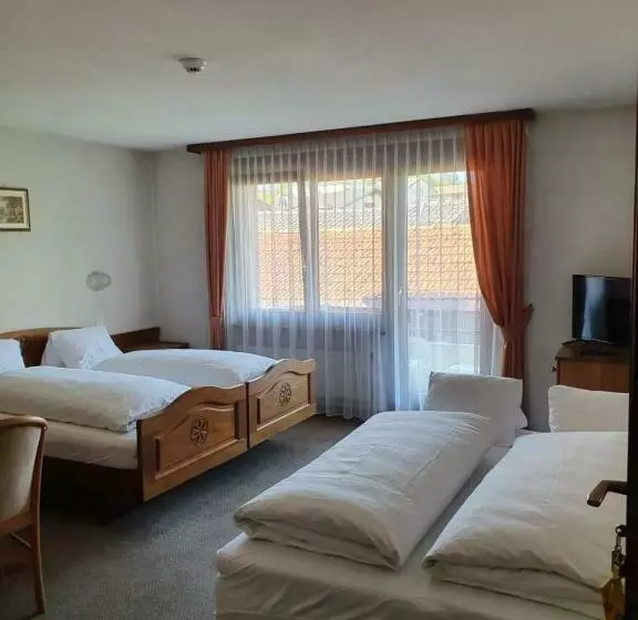 Family Room, Central