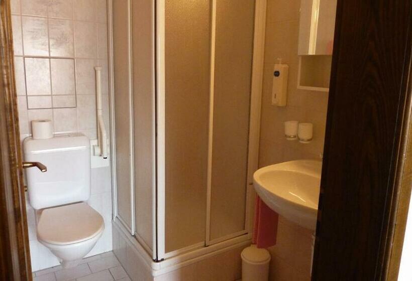 غرفة قياسية ثلاثية, Central