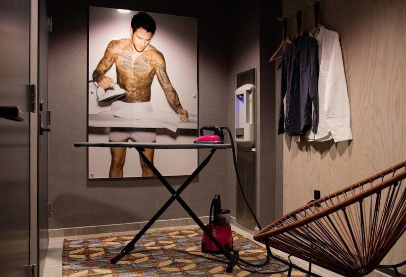 Номер Стандарт 2 Двуспальные Кровати, Moxy New Orleans Downtown/french Quarter Area