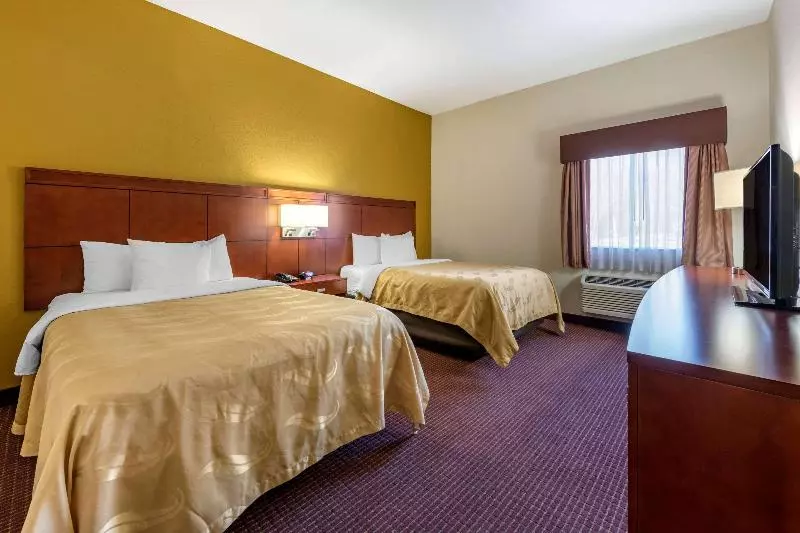 スイート, Quality Inn Zephyrhillsdade City