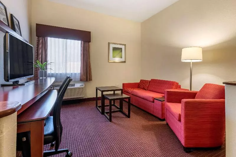 スイート, Quality Inn Zephyrhillsdade City