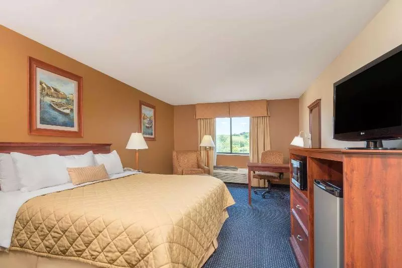 اتاق استاندارد با تخت بزرگ, Ramada Hotel Ashland Catlettsburg