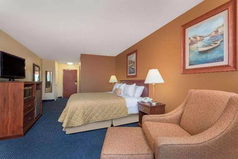 اتاق استاندارد با تخت بزرگ, Ramada Hotel Ashland Catlettsburg
