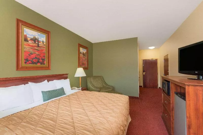 اتاق استاندارد با تخت بزرگ, Ramada Hotel Ashland Catlettsburg