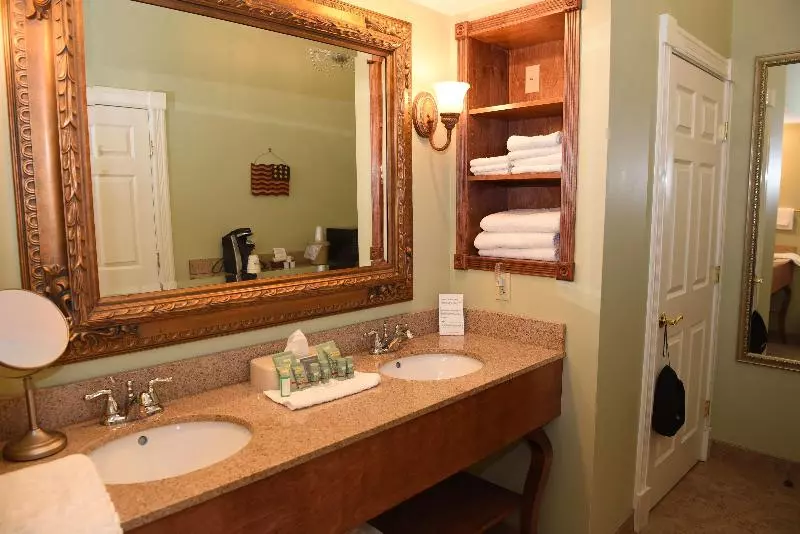 اتاق دلوکس مخصوص معلولین, Ramada Hotel Ashland Catlettsburg