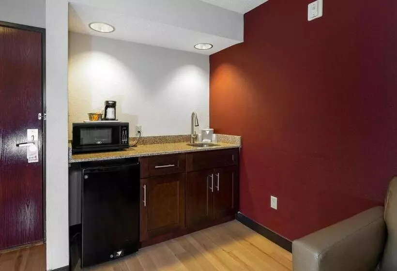 キングサイズベッドのスイートルーム, Red Roof Inn & Suites Dover Downtown