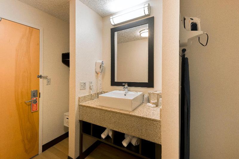 Номер Deluxe, Red Roof Plus Long Island   Garden City