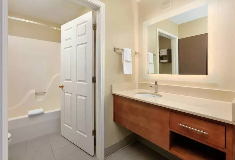 スイート, Staybridge Suites Corning, An Ihg