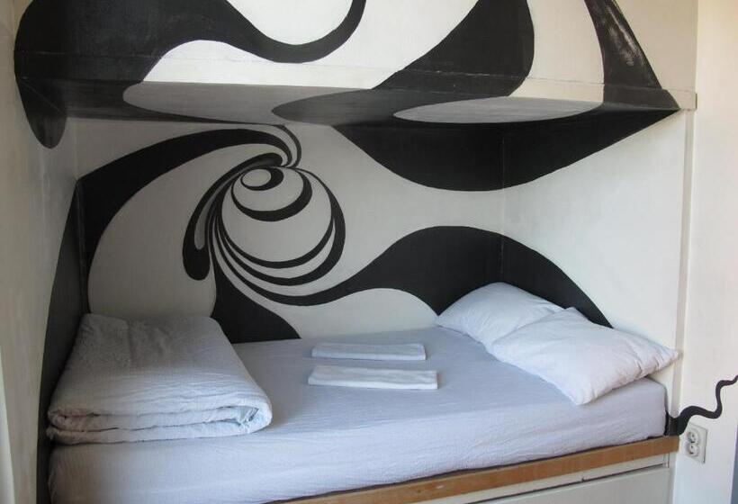 اتاق استاندارد با سرویس بهداشتی مشترک, Arkabarka Floating Hostel