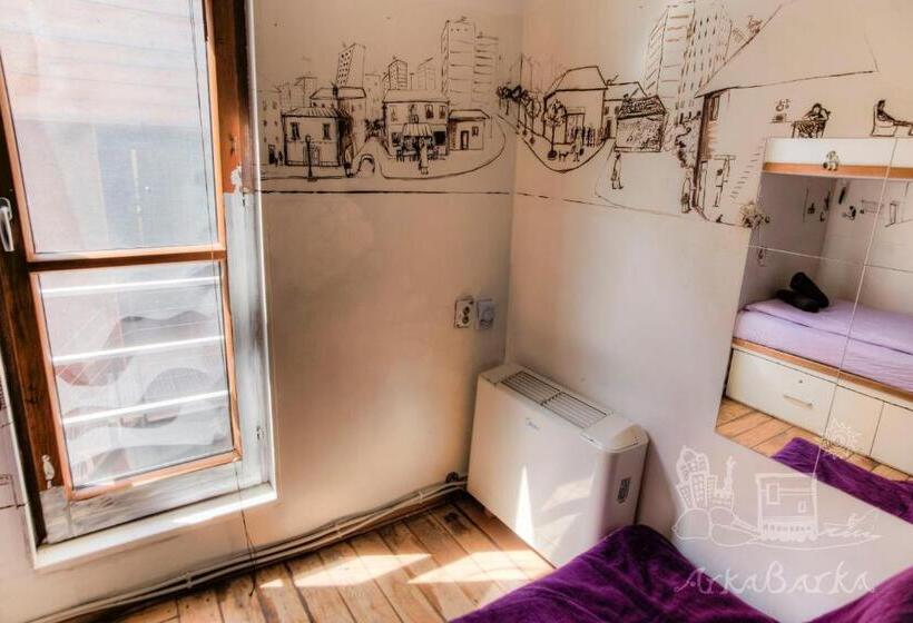 اتاق استاندارد با سرویس بهداشتی مشترک, Arkabarka Floating Hostel