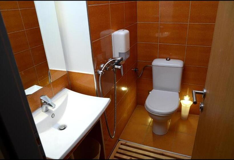 اتاق استاندارد, Arkabarka Floating Hostel