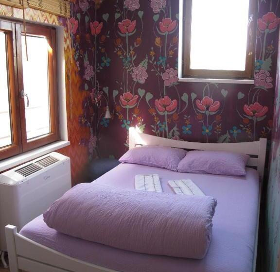 اتاق استاندارد, Arkabarka Floating Hostel
