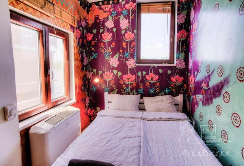 اتاق استاندارد, Arkabarka Floating Hostel