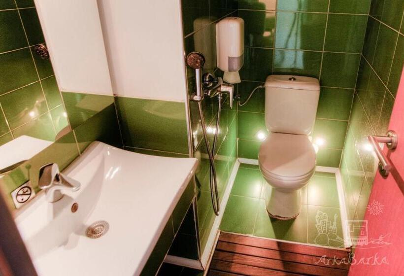 اتاق استاندارد سه نفره, Arkabarka Floating Hostel