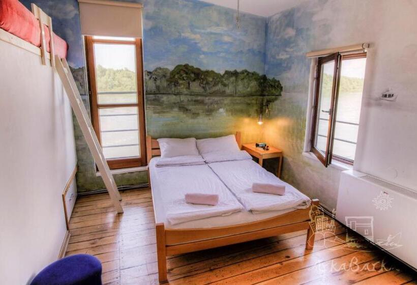 اتاق استاندارد چهار تخته, Arkabarka Floating Hostel