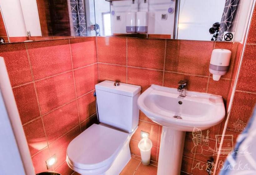 اتاق استاندارد چهار تخته, Arkabarka Floating Hostel