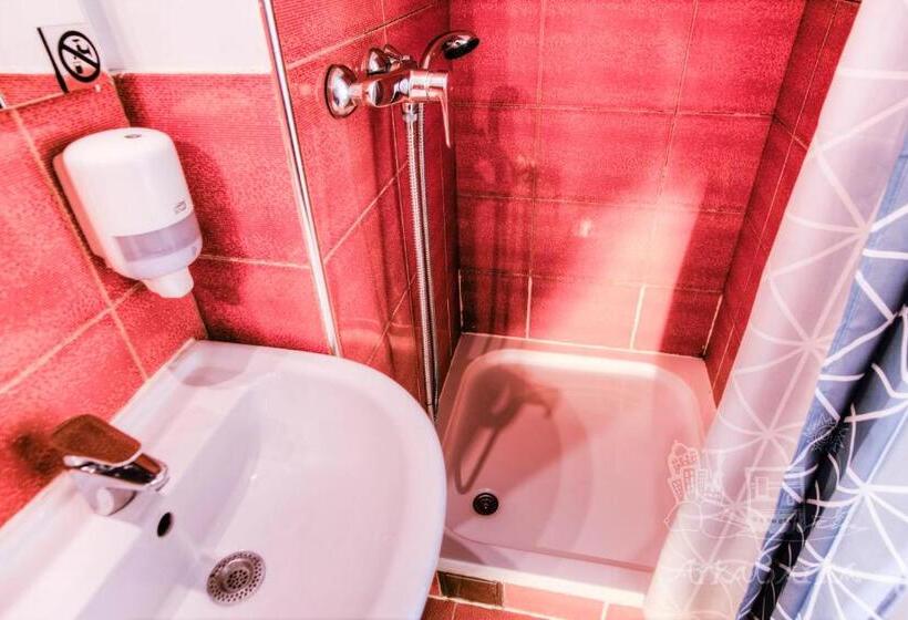 اتاق استاندارد چهار تخته, Arkabarka Floating Hostel