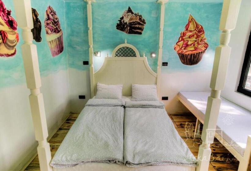 تختخواب در اتاق مشترک, Arkabarka Floating Hostel