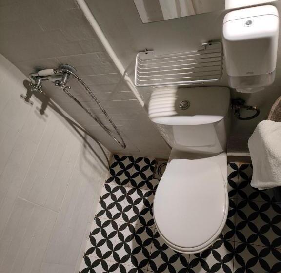 اتاق خانوادگی, Arkabarka Floating Hostel