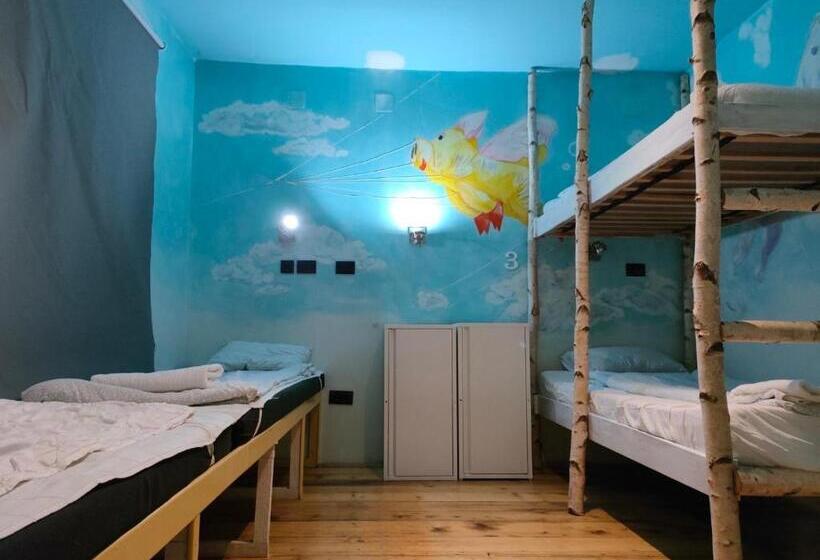 اتاق خانوادگی, Arkabarka Floating Hostel