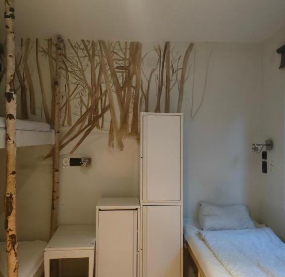 اتاق خانوادگی, Arkabarka Floating Hostel