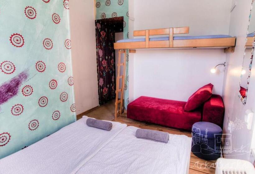اتاق استاندارد, Arkabarka Floating Hostel
