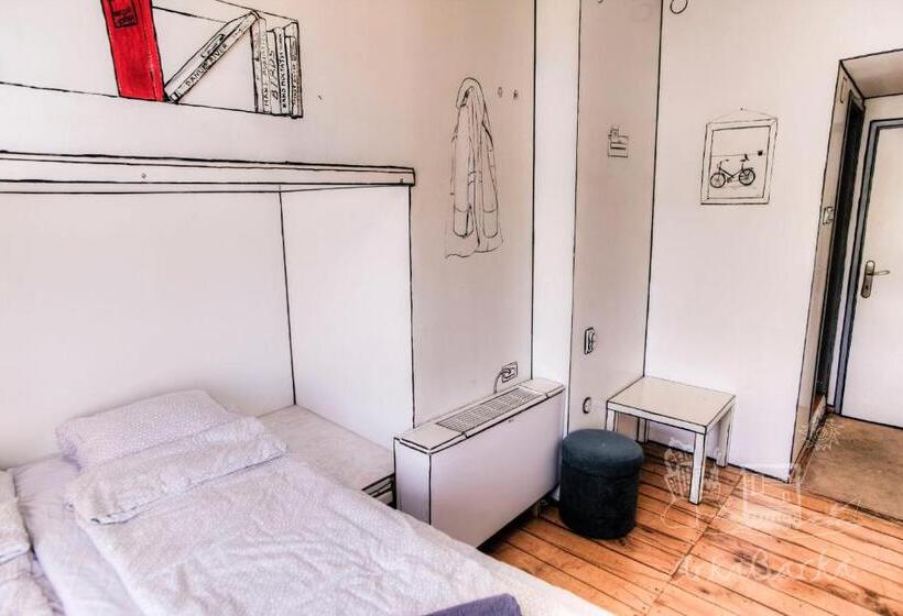 اتاق استاندارد, Arkabarka Floating Hostel