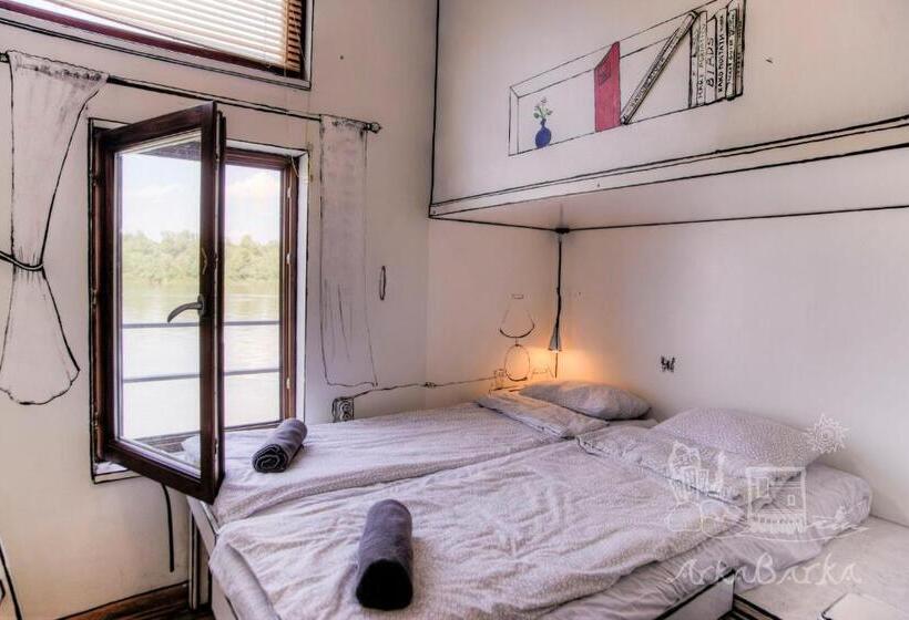 اتاق استاندارد, Arkabarka Floating Hostel