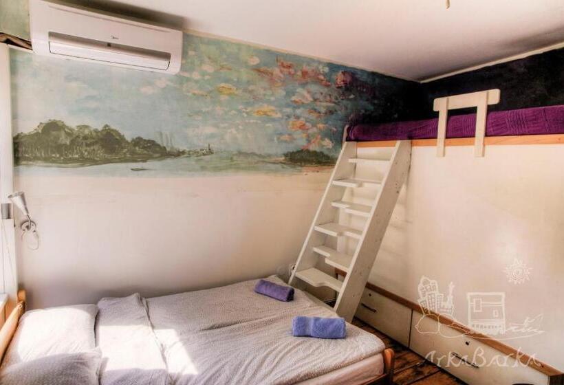اتاق استاندارد, Arkabarka Floating Hostel