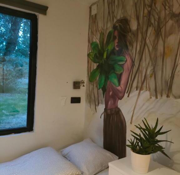 اتاق خانوادگی, Arkabarka Floating Hostel