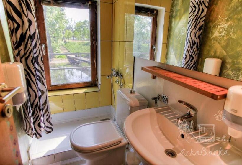 اتاق استاندارد, Arkabarka Floating Hostel