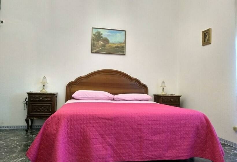 חדר סטנדרט לשלושה, La Taranta