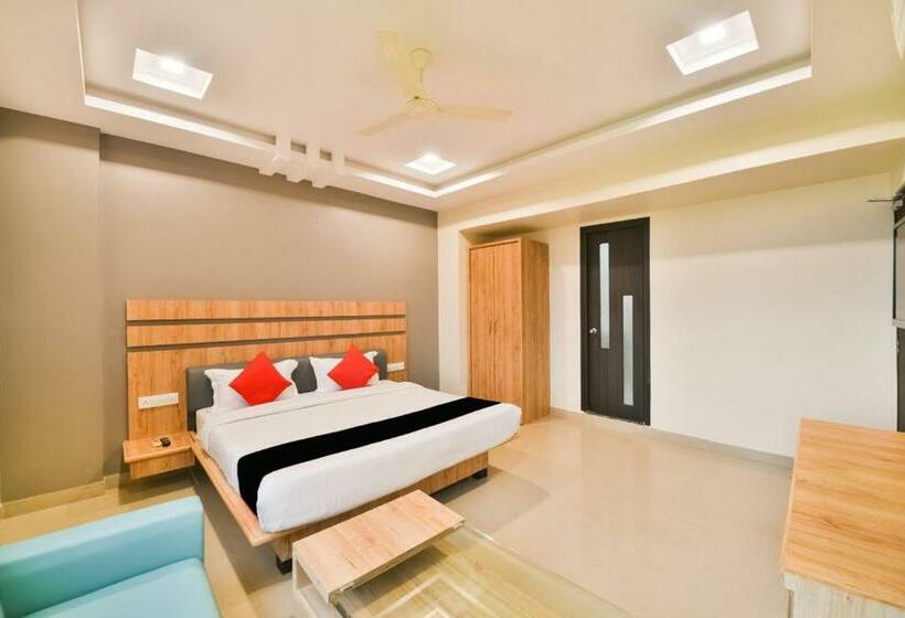 带大床的高级房间, Ardency Inn By Park Tree Udaipur