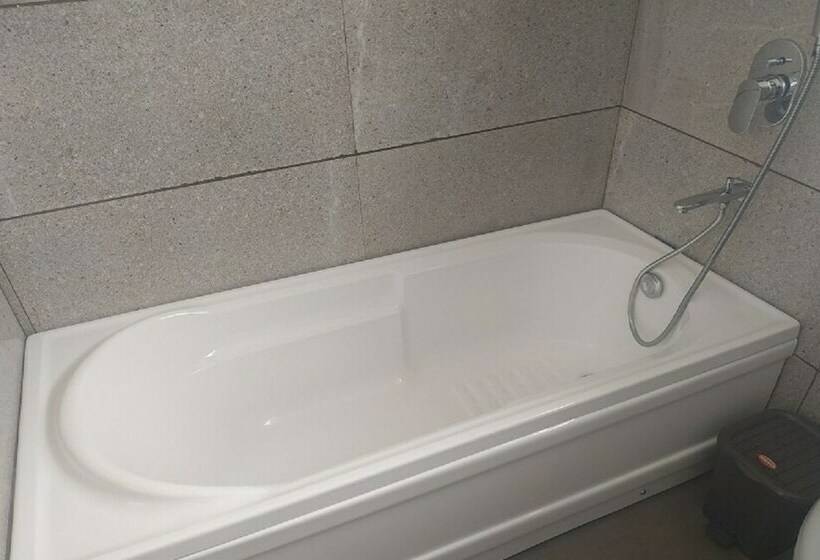 חדר דלוקס, Sai