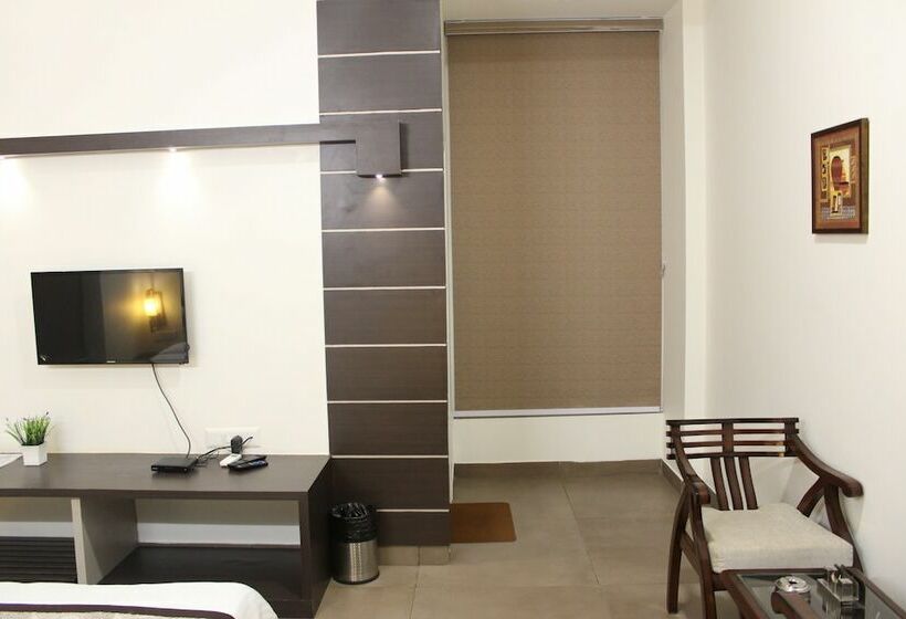 חדר דלוקס, Sai