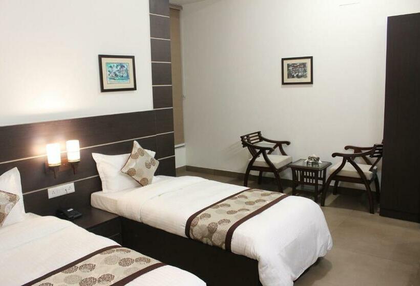 חדר דלוקס, Sai