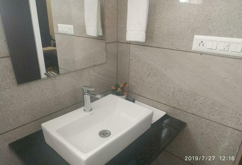高级大房间, Sai