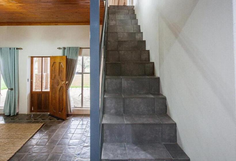 발코니가 있는 4인용 스탠다드 룸, Witfontein Game Lodge