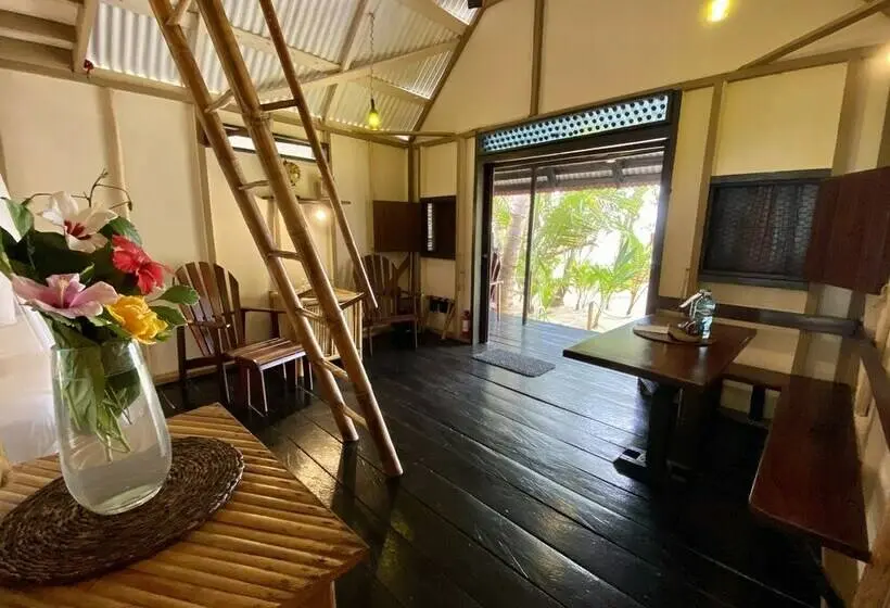 デラックスキャビン, Little Corn Beach And Bungalow