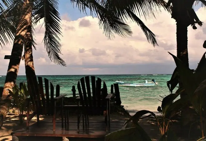デラックスキャビン, Little Corn Beach And Bungalow