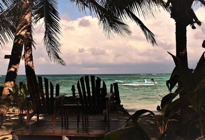 קוטג' דלוקס, Little Corn Beach And Bungalow